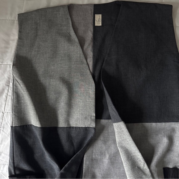 Leng Chin Extended Unisex Vest - Picture 3 of 6